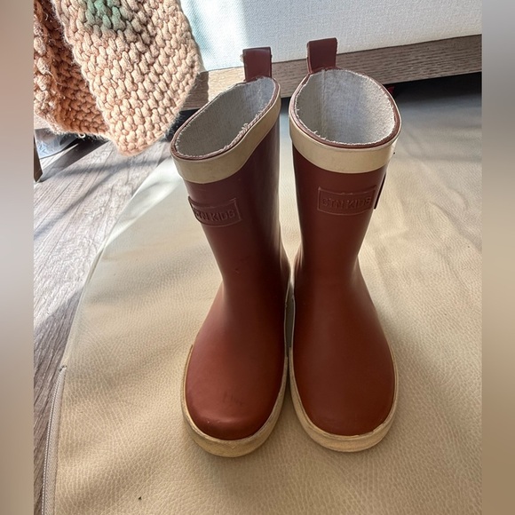 Cotton on neutral rain Boots - Picture 2 of 9